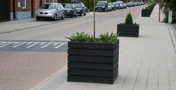 openbare ruimte bloembak van gerecycled kunststof materiaal zwart