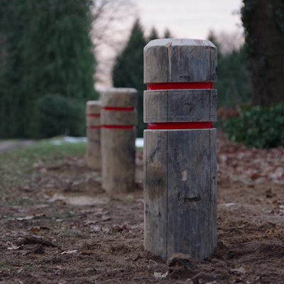 Houten reflectorpaal duurzaam eikenhout openbare ruimte park bos terrein