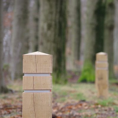 Houten reflectorpaal openbare ruimte park recreatie